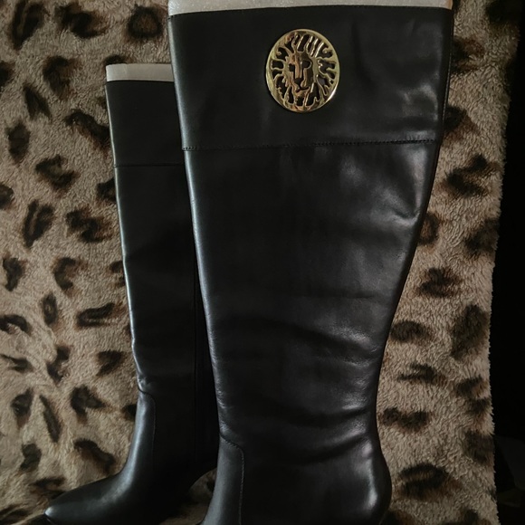 Anne Klein knee high leather boots with lion logo - Picture 1 of 2